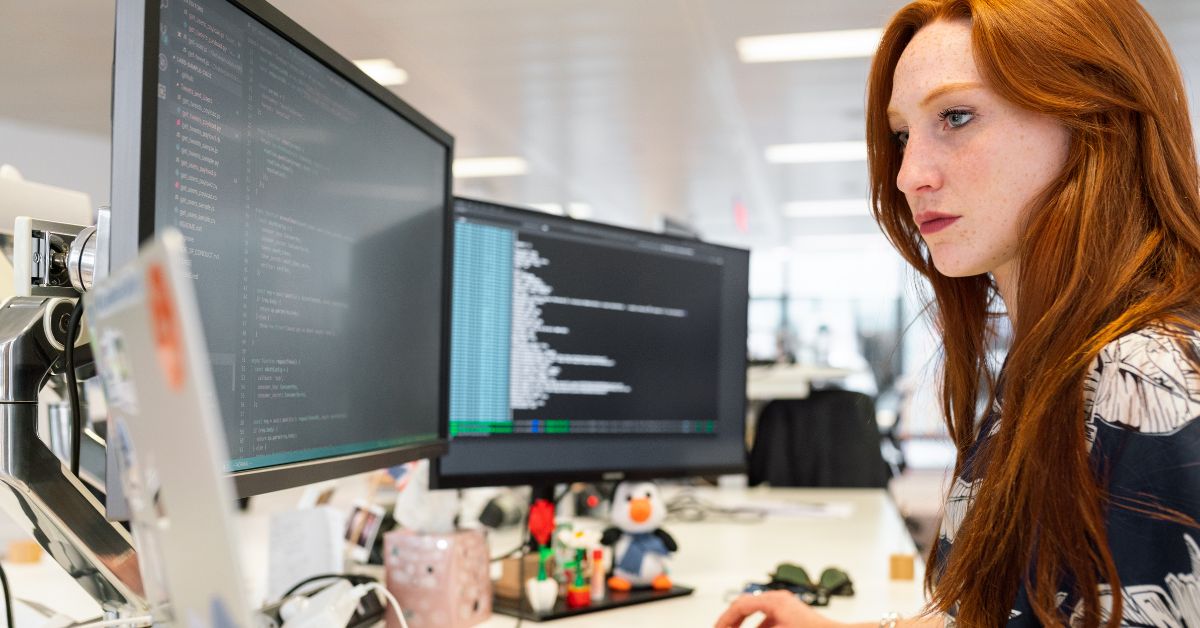 QA analyst working on manual and automation testing